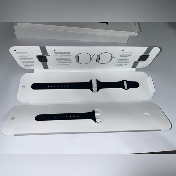 Apple Watch SE Space Grey Aluminum Case Black Sport Band 40mm - Picture 6 of 8